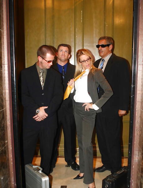 Very attractive american milf Jessica Drake sucks a lot of cocks 